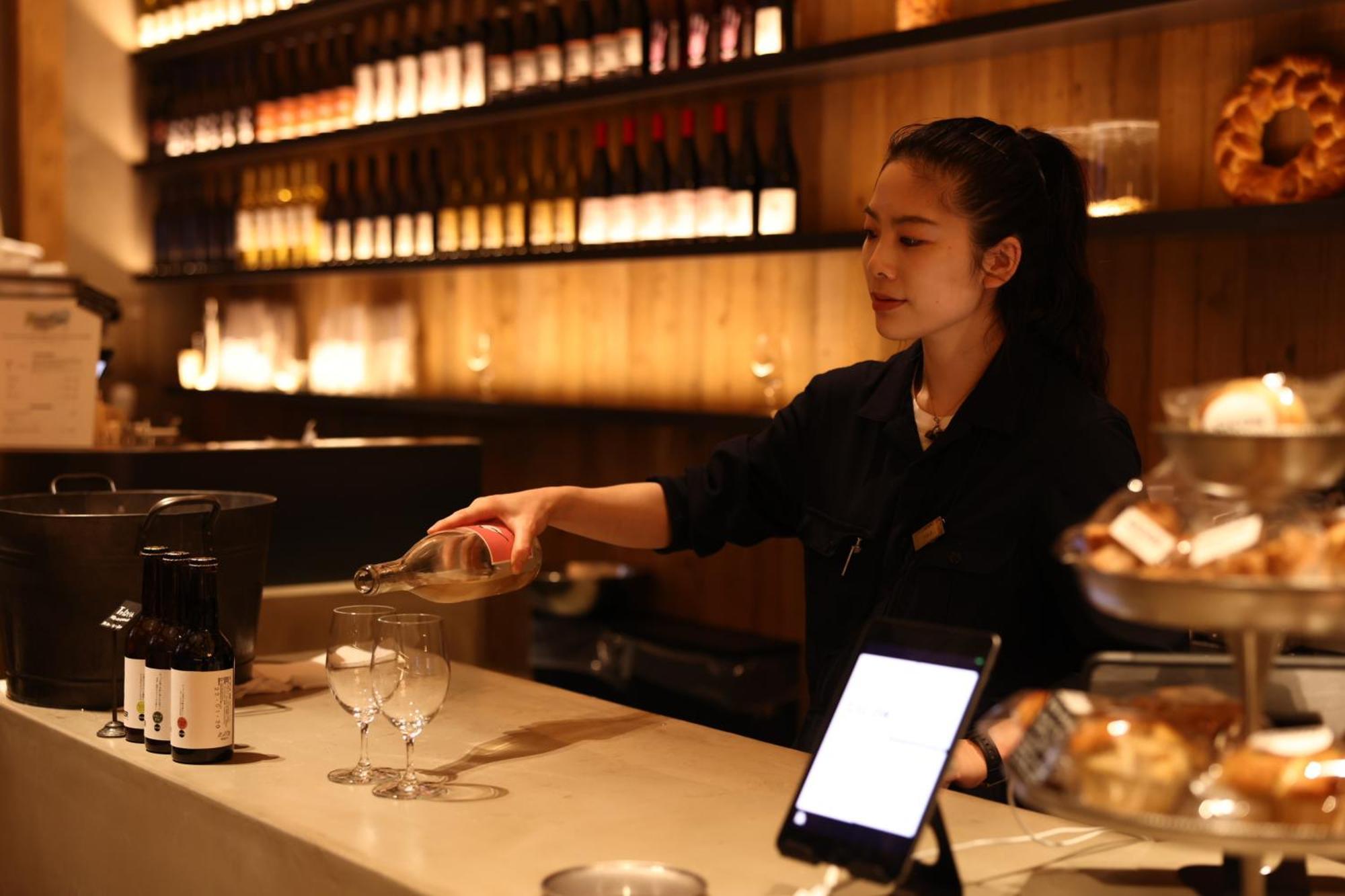 Nohga Hotel Kiyomizu Kyoto Dış mekan fotoğraf A waitress at work